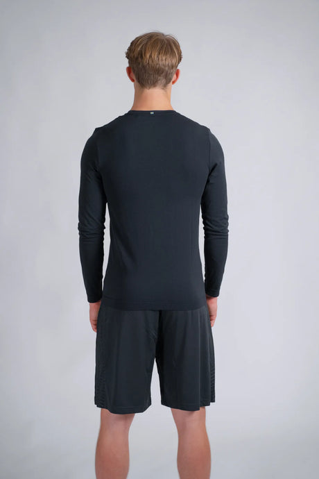 1272660-0101_6_Seamless-LS-Tee-Men_Black