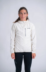 1272702-1010_4_Essential-Run-Jacket-Wmn_Grey