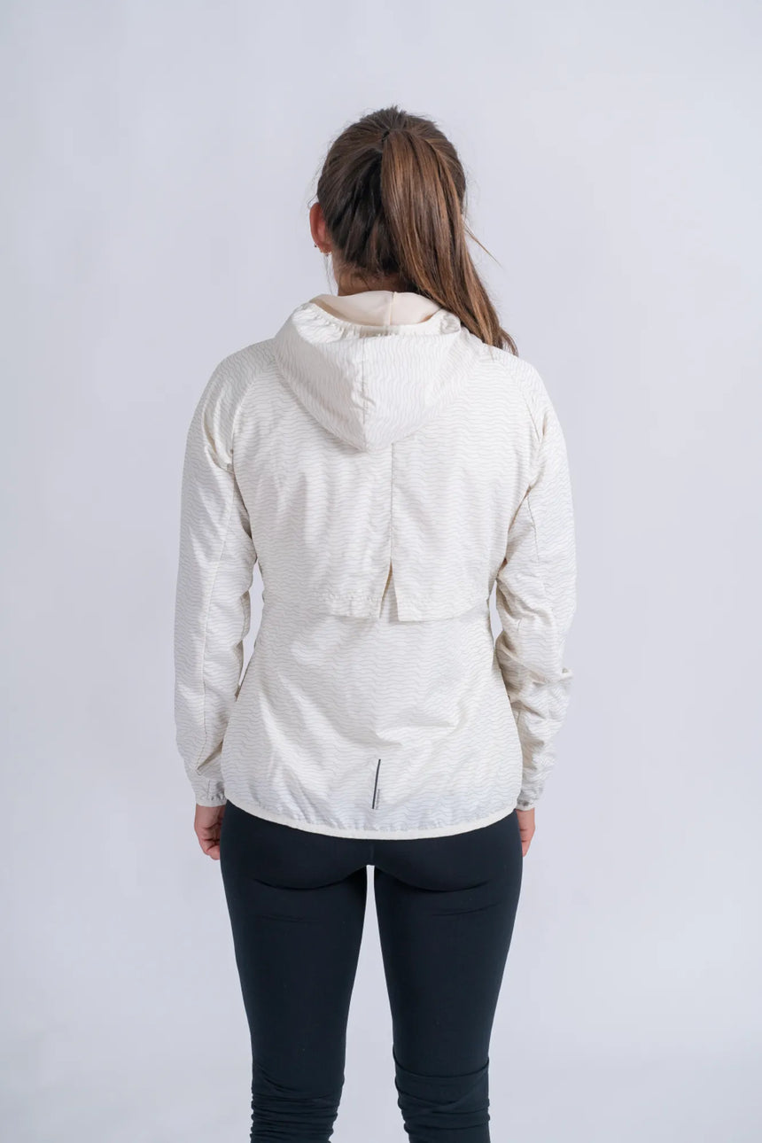 1272702-1010_6_Essential-Run-Jacket-Wmn_Grey