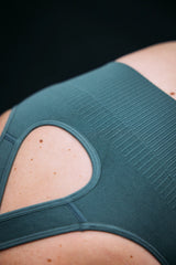5505011-0606_5_Seamless-sports-bra_green